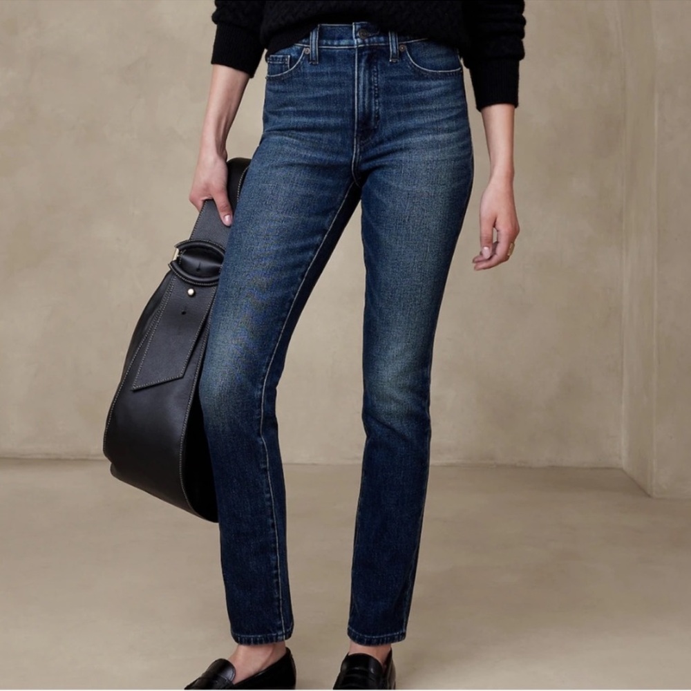 Banana Republic Medium
Wash Straight Leg Jeans
